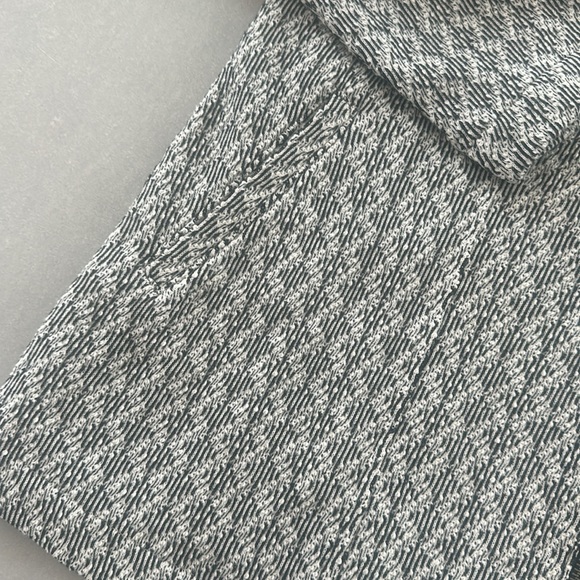 Lucky Brand sweater 🍀 - Picture 3 of 9